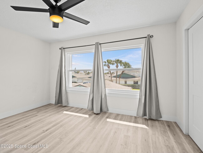 Building Photo - 290 Paradise Blvd