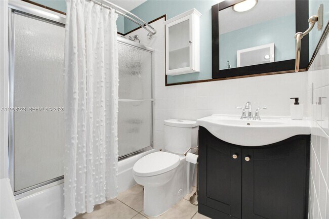 Building Photo - 2230 NE 56th Pl