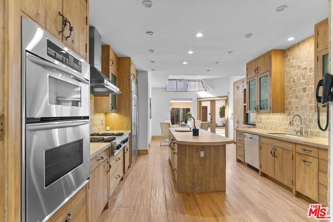 Building Photo - 605 N Hillcrest Rd