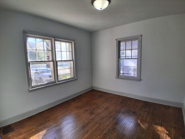 Building Photo - 28 S Virginia Ave