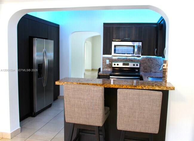 Building Photo - 2253 SW 10th St