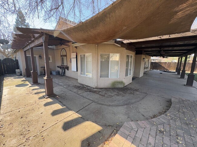 Building Photo - NW Visalia home available coming soon!