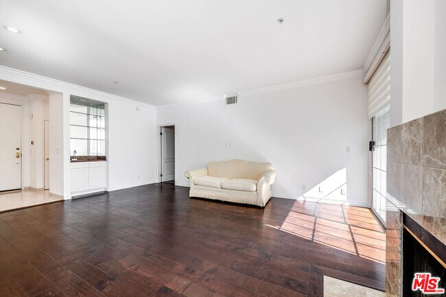 Building Photo - 10630 Eastborne Ave