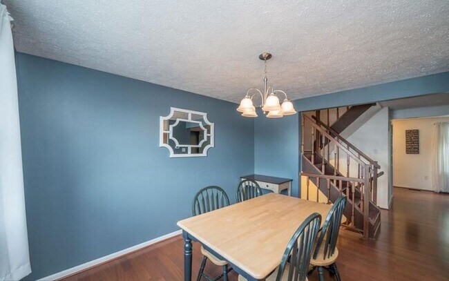 Building Photo - Well maintained 3 bedroom townhouse in established Frederick community ready early May!