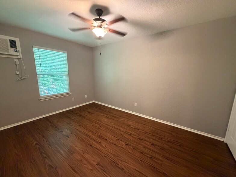 Building Photo - 11106 Bel Air Dr