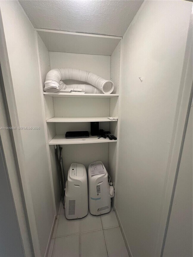 Building Photo - 401 Ocean Dr