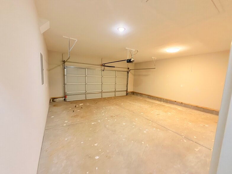 Building Photo - 10515 Wall Triana Hwy