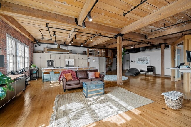 Building Photo - Beautiful loft in Downtown Denver!
