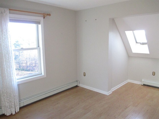 Building Photo - 37 Birch Ln