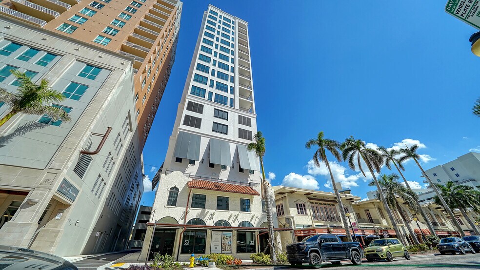 Building Photo - 33 S Palm Ave