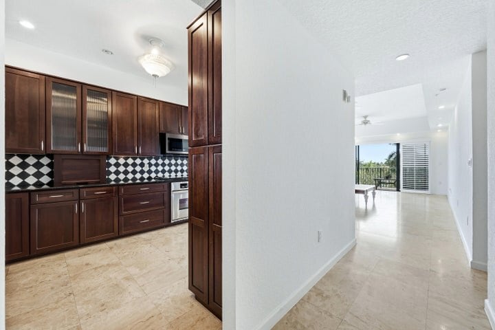 Building Photo - 1640 Presidential Way