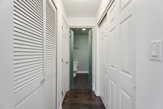 Building Photo - Modern 2-Bedroom Condo with Premium Amenities in Downtown San Diego