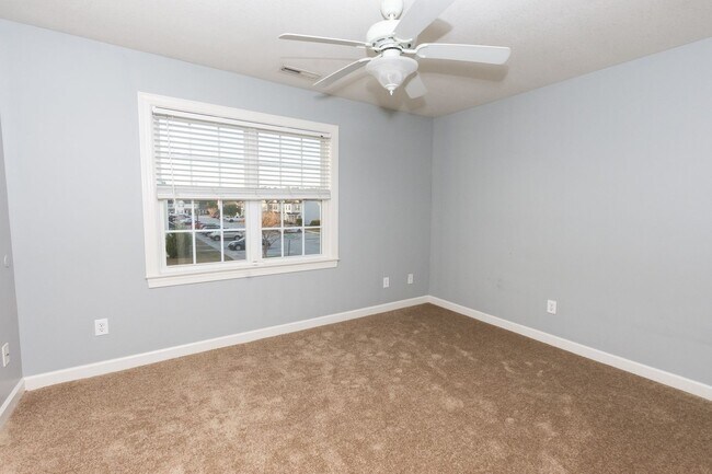Building Photo - 104 Streamwood Dr