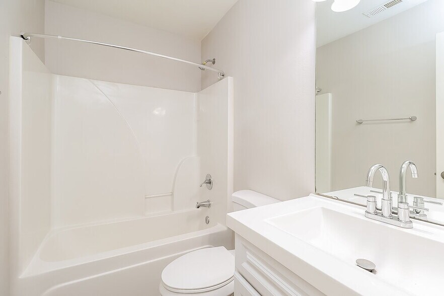 Building Photo - 1121 Vistalite Ln