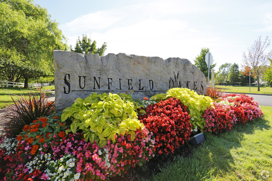 Beautiful Landscaping - Sunfield Lakes