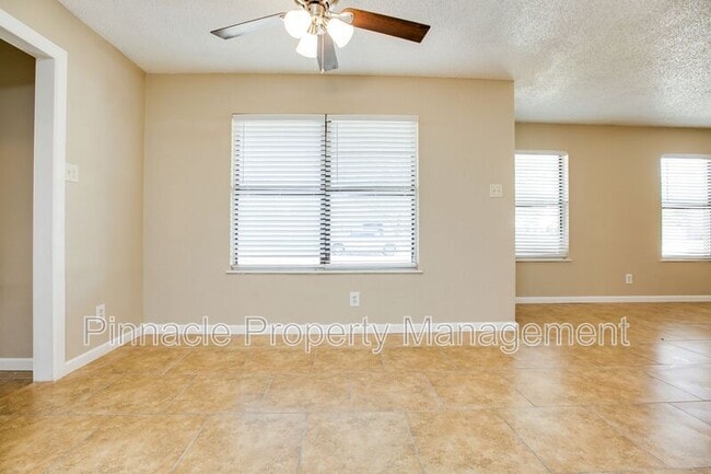 Building Photo - 1427 Gregory Dr