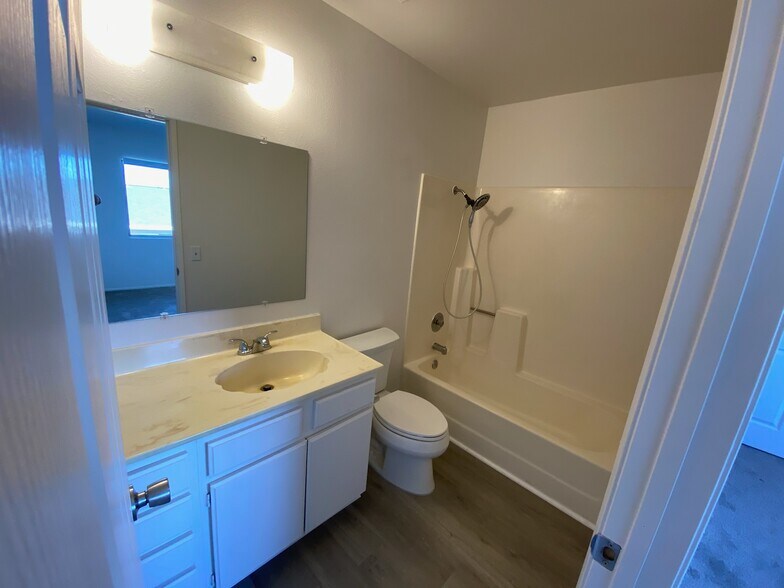 Building Photo - 4265 Mesa Vista Way