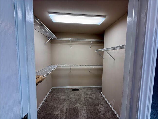 Building Photo - 101 Fox Glove Ln