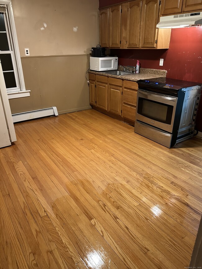 Building Photo - 70 Walnut St