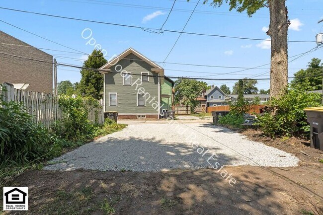 Building Photo - 918 W Jefferson Blvd