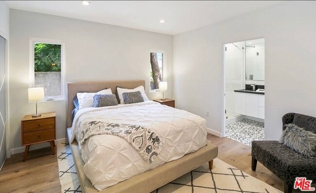 Building Photo - 6046 Fallbrook Ave