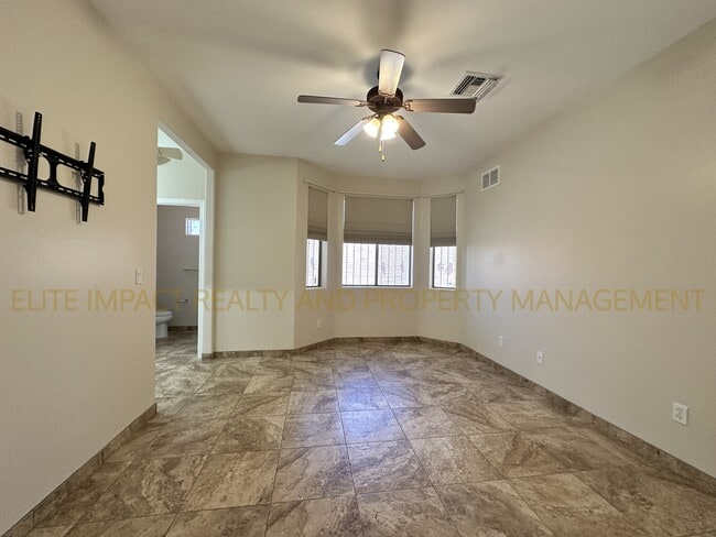 Building Photo - 585 W Deerview Ct