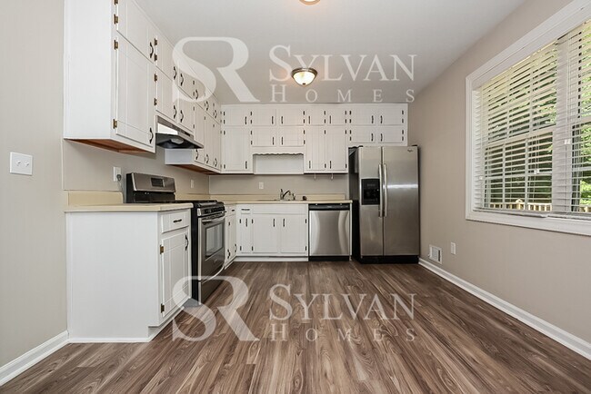 Building Photo - Spacious 3BR Home Awaits You!