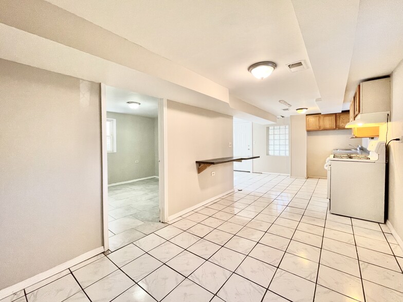 Building Photo - 4820 N Albany Ave