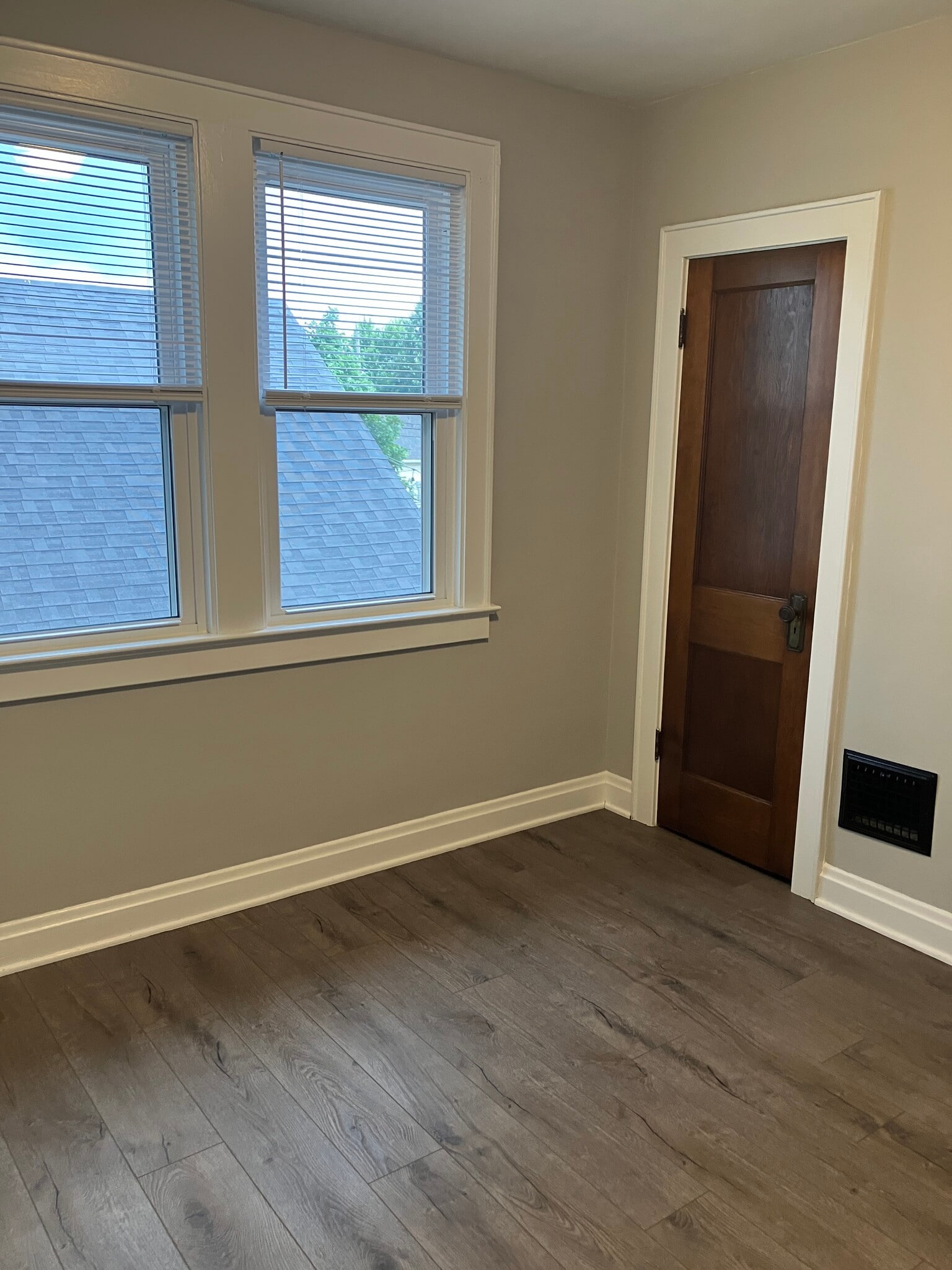 Front Bedroom 1.1 - 930 Oxley Rd