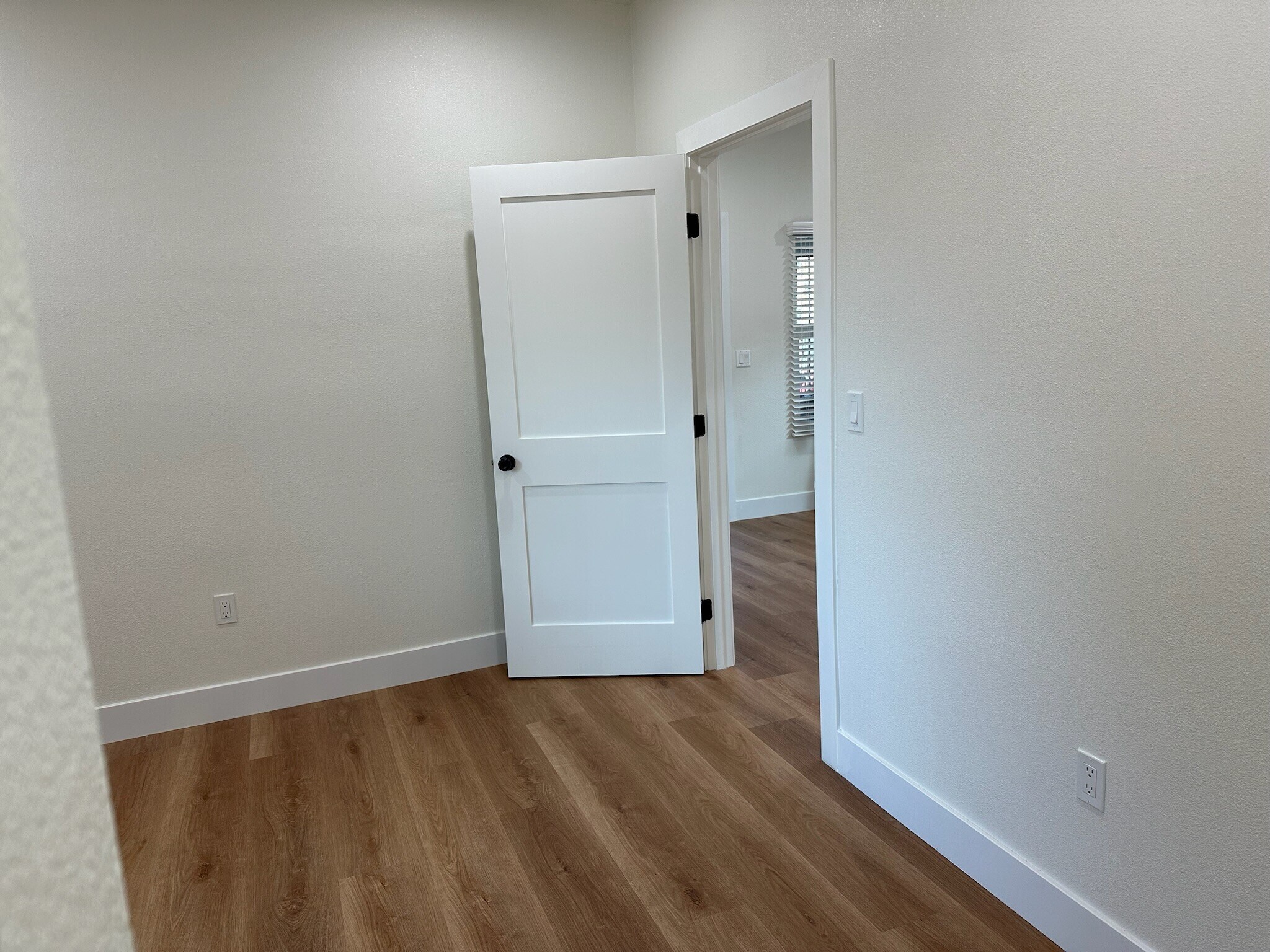 Building Photo - 1402 E 48th Pl