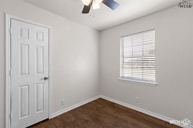 Building Photo - 300 E Garden Dr