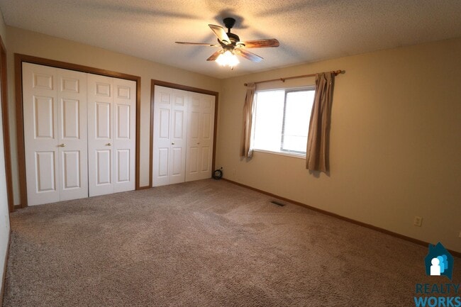 Building Photo - Lovely 3 bed Townhome!