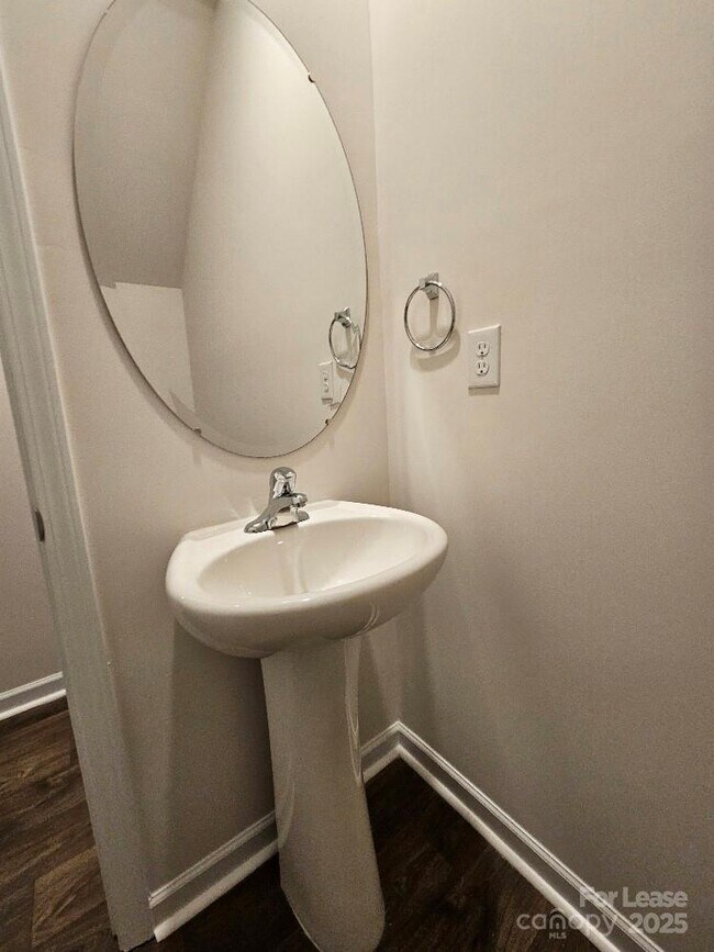 Building Photo - 8017 Murray Br Dr