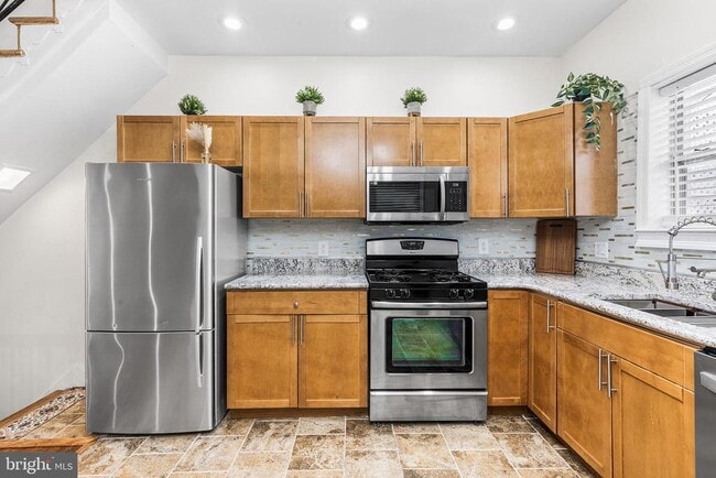 Building Photo - 2335 S Chadwick St