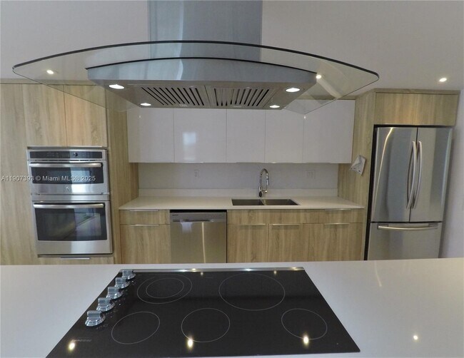 Building Photo - 10230 Collins Ave