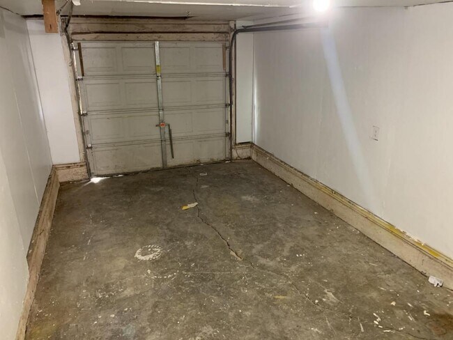 Building Photo - 6100 Jacks Ave