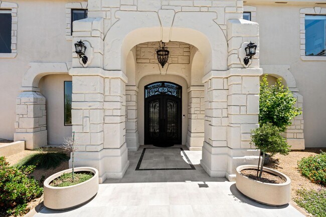 Building Photo - 14215 Killarney Dr