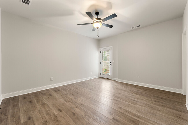 Building Photo - 114 Stonehouse Dr