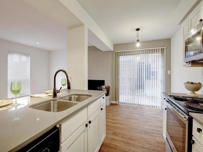 Building Photo - 3500 Alpine Cir