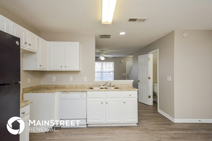 Building Photo - 325 Coral Cir