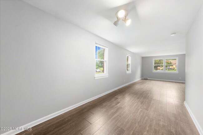 Building Photo - 317 Bath Ave