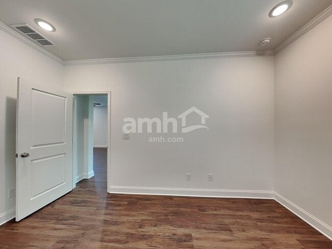 Building Photo - 194 Spruce Cir