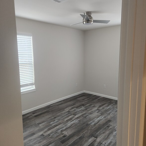 Building Photo - 143 Hoover Dr