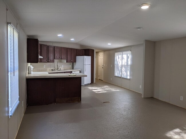 Building Photo - 415 Green Oak Rd