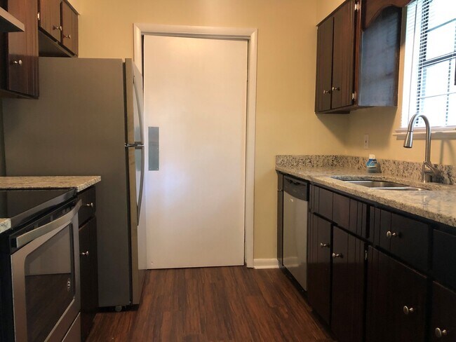 Building Photo - 719 Thornwood Way