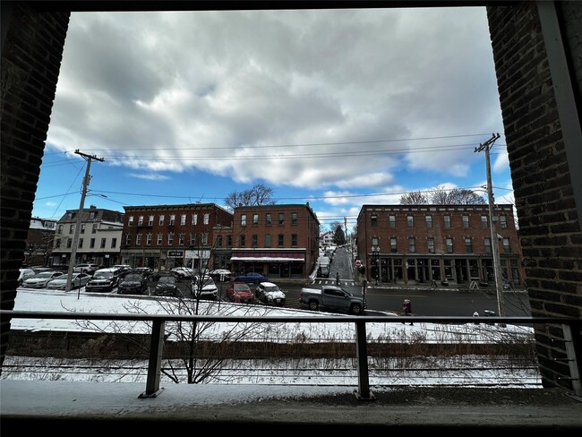 Building Photo - 1 E Main St