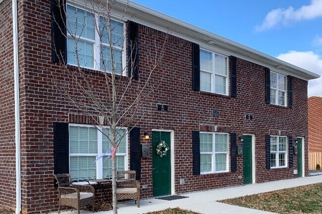 Front View - 1112 King Arthur Ln