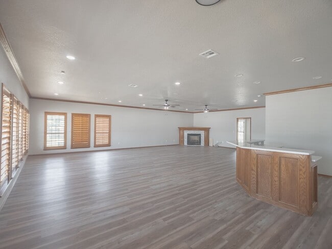 Building Photo - Large Private Oasis FOR RENT in Tuttle!