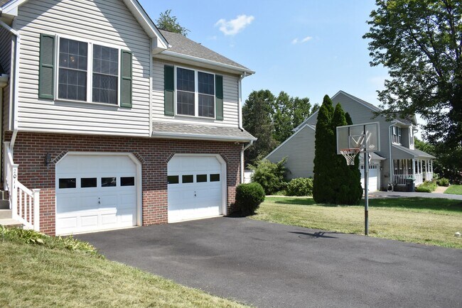Building Photo - A Great South Stafford Location!