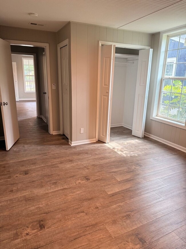 Building Photo - 3 Bedroom House
